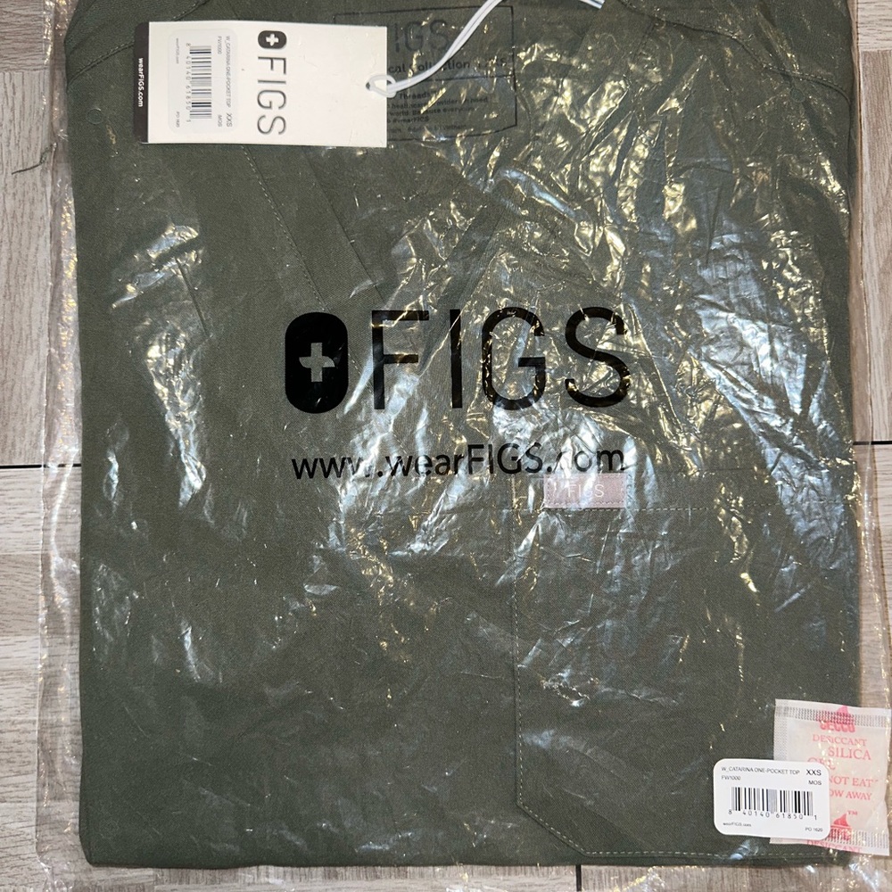 Figs Scubs Moss Green Top